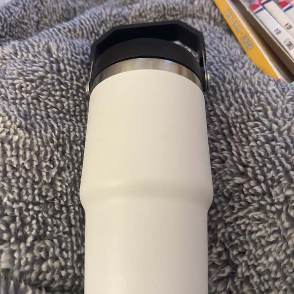 Starbucks x Stanley White Tumbler 20 flip straw - Picture 4 of 6